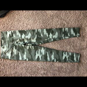 EUC Aerie Move High Waisted Camo Leggings